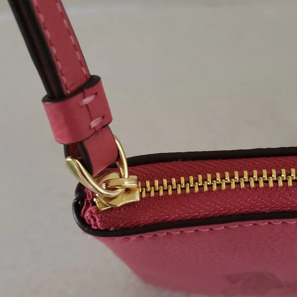 Coach | NWT Women's Corner Zip Embossed with the Classis Horse and Carriage - Picture 5 of 7